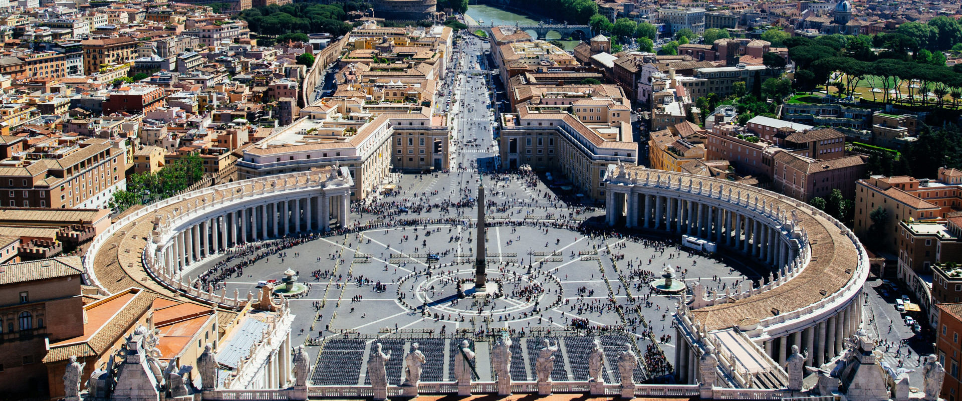 Foto van de collonade van de Sint-Pieter in Rome